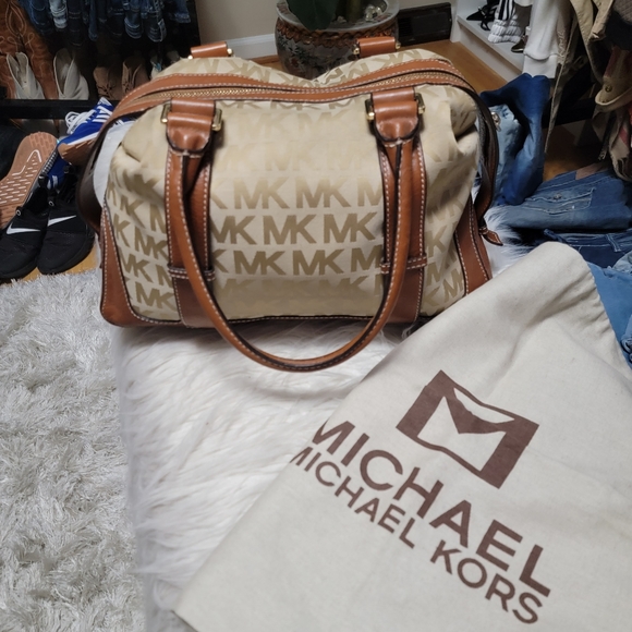 Michael Kors Black Signature Brookville Bowling Bag Purse - Picture 1 of 10